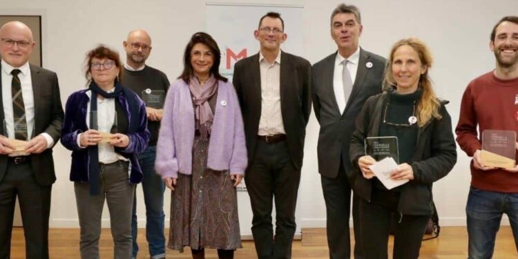 Martine Vassal, Daniel Sperling et Rob Hopkins avec les lauréats (Crédit DR)