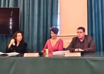 Les élus de la majorité municipale (ici Josette Furace, Perrine Prigent et Joël Canicave) ont présenté les principaux rapports du conseil municipal du vendredi 16 février (crédit : JRG / Gomet')