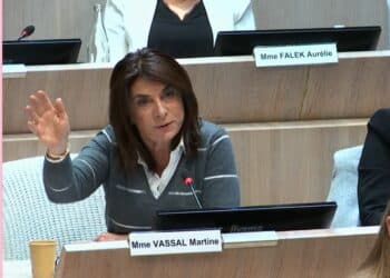 Martine Vassal interpelle Benoît Payan durant le conseil municipal du 16 février (crédit : capture / Ville de Marseille)