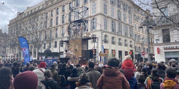 Spectacle (Envol) à l'occasion d' Au bout la mer, le cirque !