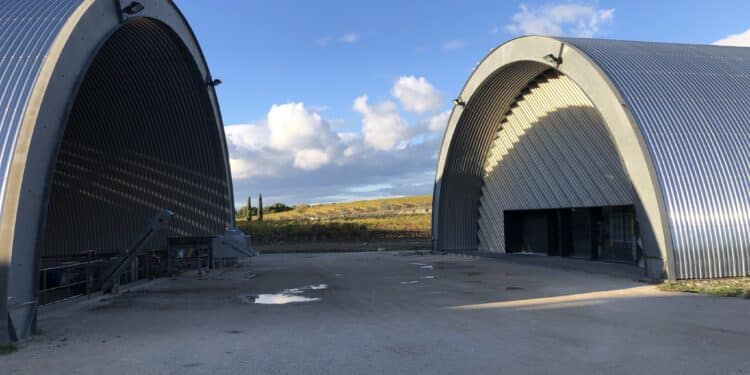 Le chais du Château la Coste, dessiné par Jean Nouvel (Crédit Gomet')