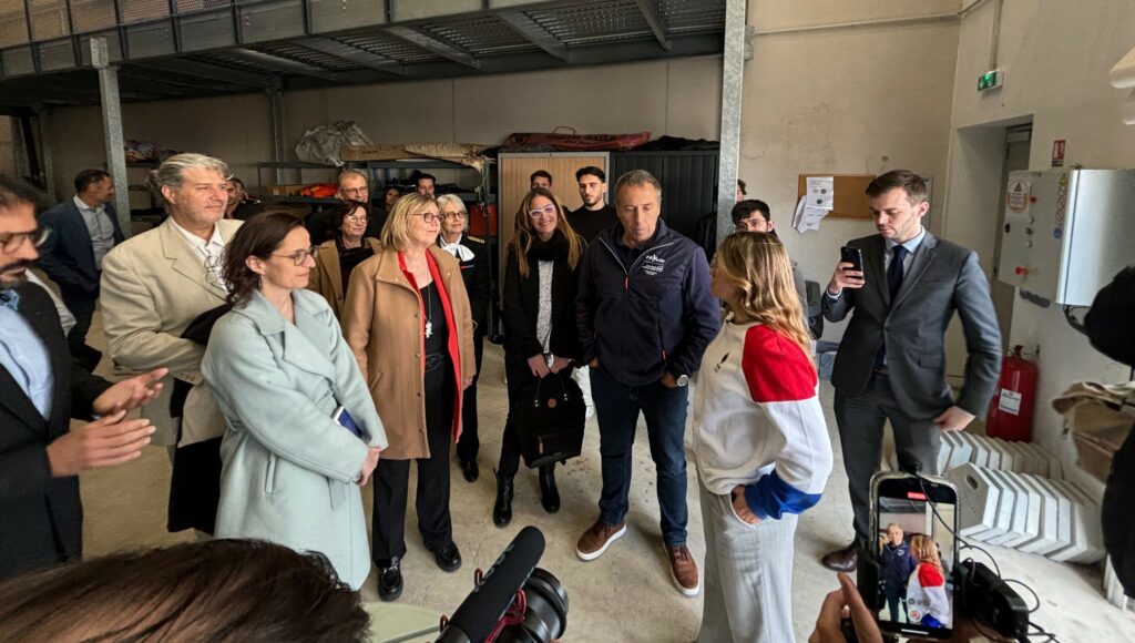 Sylvie Retailleau, la ministre de l'Enseignement supérieur et de la Recherche à la rencontres de l'équipe française olympique de voile à marseille (Crédit Gomet')