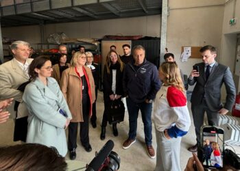 Sylvie Retailleau, la ministre de l'Enseignement supérieur et de la Recherche à la rencontres de l'équipe française olympique de voile à marseille (Crédit Gomet')