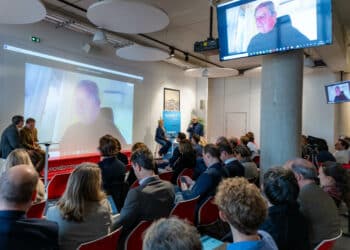 Jean-Pierre Largillet intervient lors de la présentation du baromètre régional des levées de fonds 2023 à La Coque (Crédit JY Delattre).