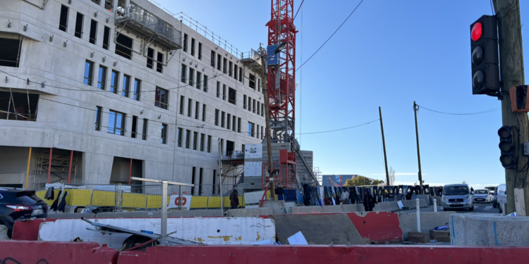 Malgré quelques gros chantiers comme celui de la cité scolaire internationale à Marseille, le secteur BTP-logement est sous pression (Crédit Gomet')