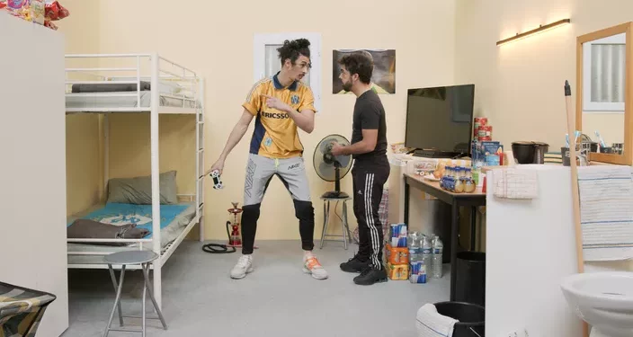 Ichem Boogy et Arriles Amrani qui incarnent Sami et Nada dans « Sous Écrous ». (crédit photo : Hyper Focal Production)