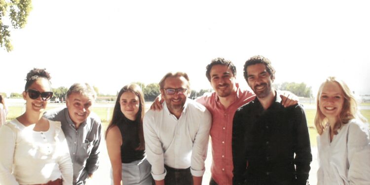 Ecrans multifonctions : Simply Tab (Aix) amorce sa première levée de fonds