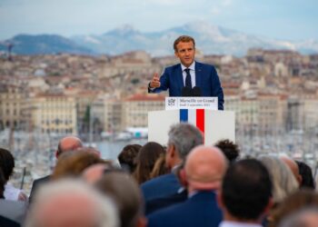 Emmanuel Macron en septembre 2021 lors de l'annonce du plan Marseille en grand depuis le Pharo (crédit : JYD / Gomet')
