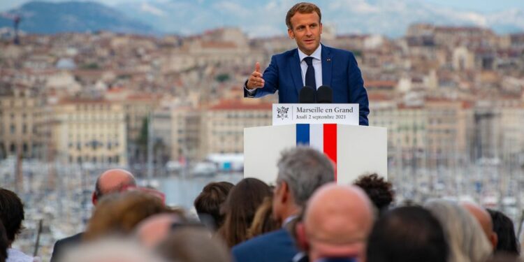 Emmanuel Macron en septembre 2021 lors de l'annonce du plan Marseille en grand depuis le Pharo (crédit : JYD / Gomet')