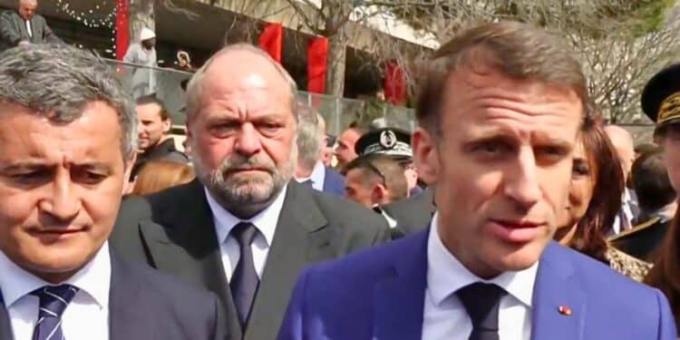 Emmanuel Macron était en visite surprise à la cité La Castellane à Marseille (15e) aux côtés des ministres Gérald Darmanin et Eric Dupond-Morretti, au lendemain d'une opération place nette XXL (crédit : capture d'écran Elysée via Twitter)