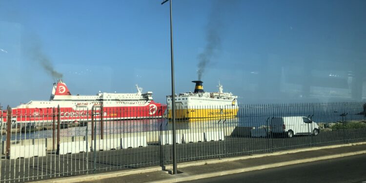 Les ferries de Corcisa Linea et Corsica Ferries au départ du port d'Ajaccio en août 2023 (Crédit Gomet')