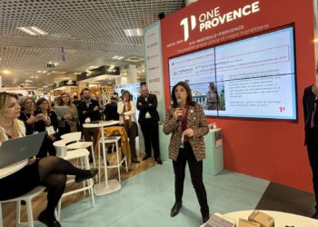 Martine Vassal présente les développements de la filière cinéma sur le stand de One Provence au Mipim (Crédit Gomet')