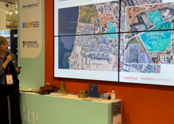 Véronique Lemée-Alexandre de l'Aéroport Marseille Provence présente au Mipim 2024 un projet immobilier à l'entrée de l'aéroport (Crédit Gomet')