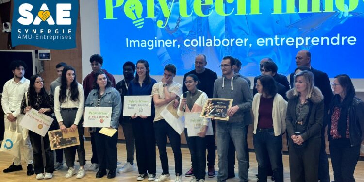 Les lauréats et le jury de la grande finale du challenge Polytech'Innov vendredi 1er mars 2024 dans l'amphi Néel de Polytech Marseille (Crédit Gomet')