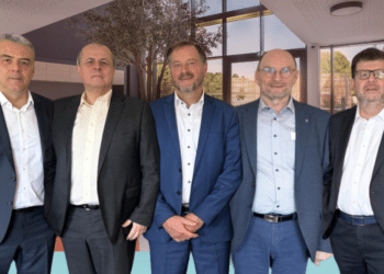 De gauche à droite : Patrice Taisson, Ppésident du Groupe Softway Medical, Marc Denil, administrateur délégué chez SBIM, Geert Ledeganck – KeyHos, manager chez SBIM, Didier Lefebvre, administrateur délégué chez SBIM et Gilles Juin, DGA Opérations du Groupe Softway Medical. (Crédit Softway)