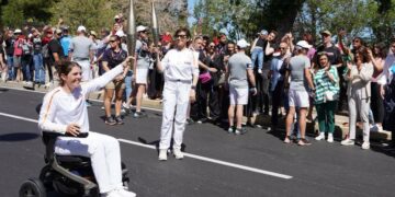 La flamme olympique fait escale à l’Hôtel du Département