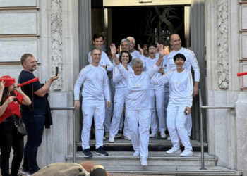 Le collectif de la Caisse d'épargne CEPAC prêt à s'emparer de la flamme olympique (Crédit Gomet')