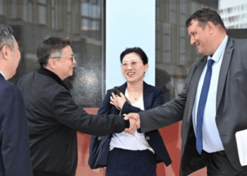 Les deux ports se sont engagés à renforcer leurs relations et à collaborer dans les domaines de la recherche, de l'innovation et du développement durable. Crédit photo : Port de Marseille Fos