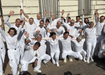 Le relais collectif de la Caisse d'épargne CEPAC après avoir porté la flamme olympique dans les rues de Marseille (Crédit Gomet')