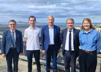 De g; à d. : Philippe Stefanini, Frédéric John (D-Carbonize), Bernard Deflesselles, Jean-Luc Chauvin et Corinne Boucly (Intelcia) lors de la conférence de Provence Promotion, lundi 6 mai (crédit : JRG / Gomet')