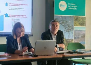 Pascal Henaff et Christophe Berassen de RTE ont présenté le bilan de la concertation concernant la ligne très haute tension, lors d'une conférence de presse, jeudi 23 mai (crédit : JRG / Gomet')