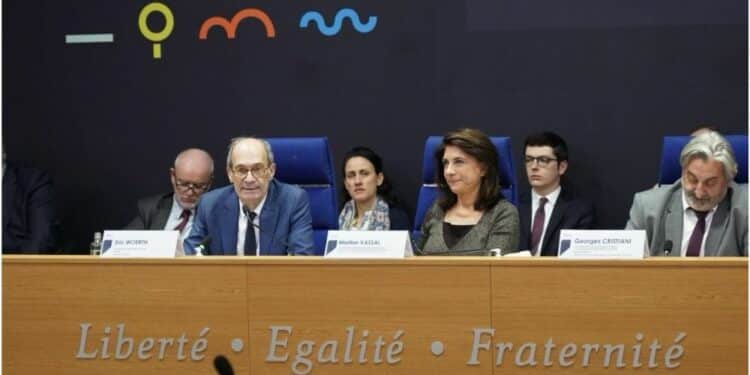 Eric Woerth au siège de la Métropole Aix-Marseille Provence aux côtés de sa présidente Martine Vassal, en mars 2024 (crédit : Métropole Aix Marseille via Twitter)