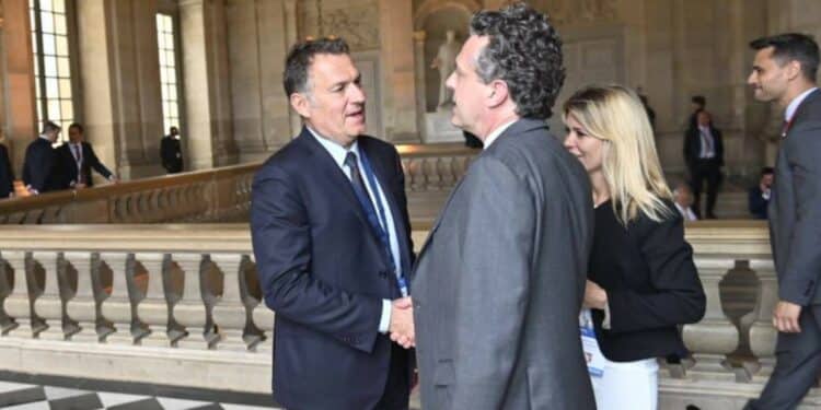 Pierre-Emmanuel Martin le PDG de Carbon et Christophe Béchu, le ministre de la Transition écologique le 1" mai lors de Choose France (Crédit X @christophebechu)