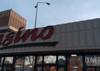 Grande distribution : comment Auchan et Intermarché remplacent Casino