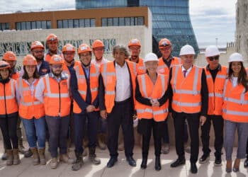Renaud Muselier, président de la Région Sud, reçoit Élisabeth Borne, ancienne Première ministre, pour une visite du chantier de la Cité scolaire internationale « Jacques Chirac ». Crédit photo : Pierre-Emmanuel Trigo