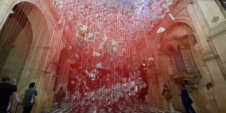 Chiharu Shiota, artiste phare de la Biennale d’Aix, dévoile son parcours artistique dès le 18 mai