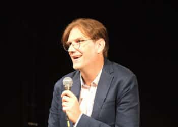 A Marseille, le député sortant de LFI, Hendrik Davi, lance sa campagne pour les législatives