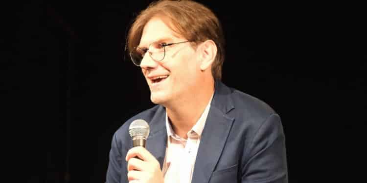 A Marseille, le député sortant de LFI, Hendrik Davi, lance sa campagne pour les législatives