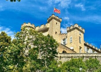 Le château de La Barben est exploité par la société Rocher Mistral, qui en a fait un parc à thème (crédit : Rocher Mistral)