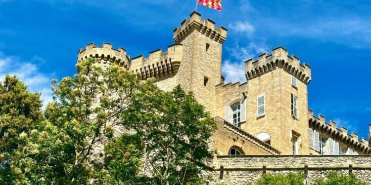 Le château de La Barben est exploité par la société Rocher Mistral, qui en a fait un parc à thème (crédit : Rocher Mistral)