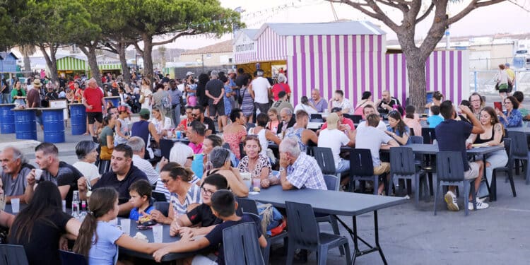 Les Cabanes du port de retour à Fos-sur-Mer