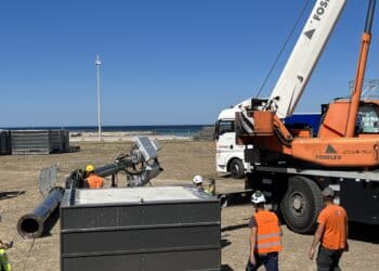 Installation des grands poteaux de 4G et 5G de l'opérateur SFR (Crédit SFR)