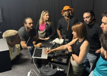 Les jeunes artistes de La Frappe avec leurs coachs en résidence à La Friche samedi 1er juin 2024 (Crédit Gomet')