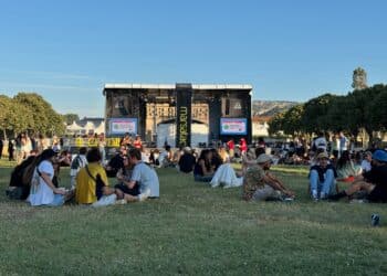 Le repos avant le dance floor sur les pelouses de Borély à Marsatac (Crédit Gomet')