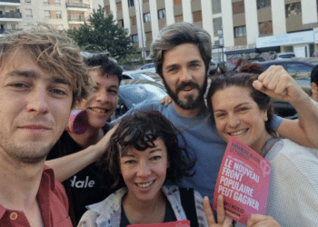 Allan Popelard avec des militants (Crédit X)