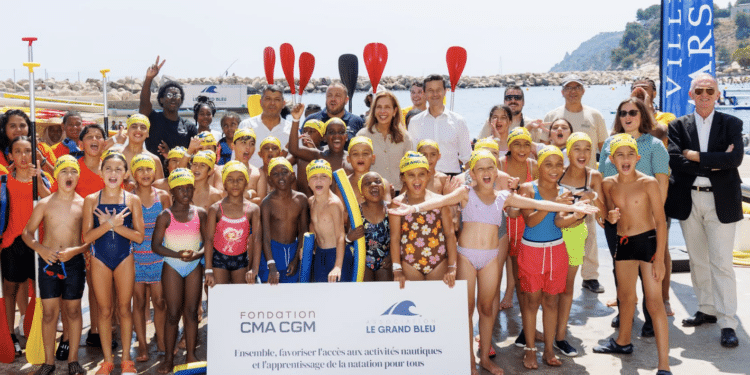 Les jeunes marseillais initiés à la natation grâce à la Fondation CMA CGM et à l’association Le Grand Bleu. (Crédit photo : CMA CGM)