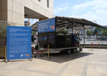 Le générateur d'eau atmosphérique de la société AirDrink devant l'Hôtel de Région (Crédit Enzo Maury)