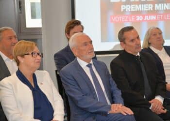 Les candidats Rassemblement national Gisèle Lelouis, José Gonzalez, Franck Liquori et Joëlle Mélin (au 1er plan) (crédit : JRG / Gomet')