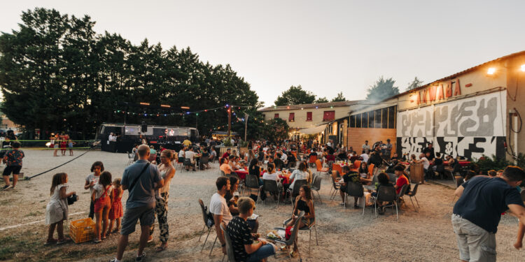 Akwaba, exemple de tiers-lieux culturel à Châteauneuf de Gadagne en 2020 dans le Vaucluse. Crédit : Clement Puig)
