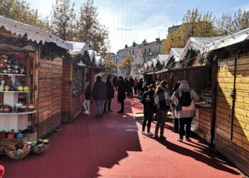La ville d’Aubagne inaugure son marché de la céramique et des santons