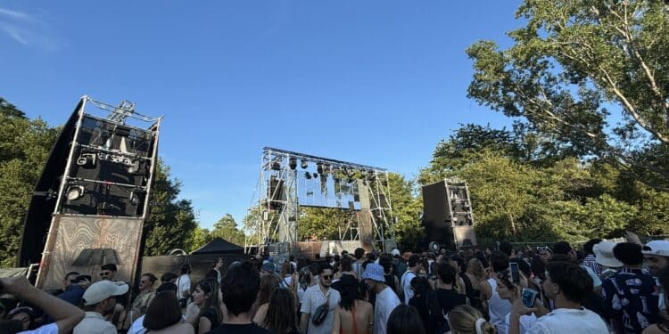 La scène du lac lors de Marsatac 2024 au coeur du parc Borély dans le 8e arrondissement de Marseille (Crédit Gomet')