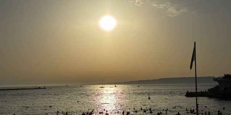 La Plage des Catalans à Marseille en été pour se rafraîchir en pleine canicule (Crédit Gomet')