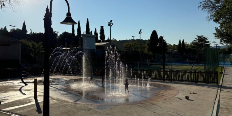 La canicule et la pollution à l'ozone obligent à se rafraichir régulièrement (Crédit Gomet')