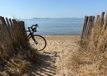 Balade à vélo : le réconfort après l'effort plage des salins à Hyères dans le Var (Crédit Gomet')