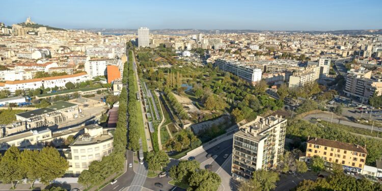 Marseille : travaux nocturnes place du Général Ferrié (10e)