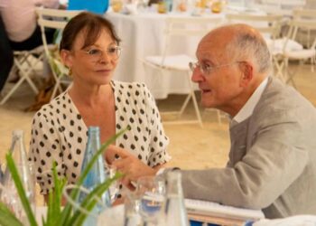 Sophie Joissains, maire d'Aix-en-Provence et Philippe Wahl, PDG de La Poste aux Rencontres économiques d'Aix le 6 juillet 2024 (Crédit Ville d'Aix)